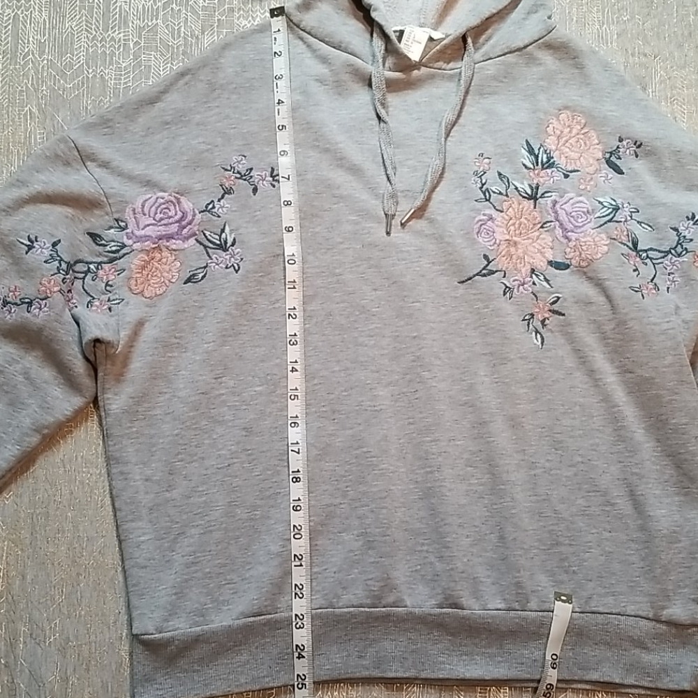 ✅SOLD✅H&M embroidered hoodie size L - Picture 8 of 8